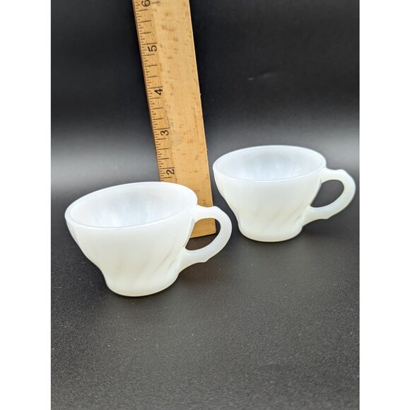 1960's Vintage Pair of Anchor Hocking Fire King Swirl Pattern Coffee Tea Cups - Picture 4 of 5
